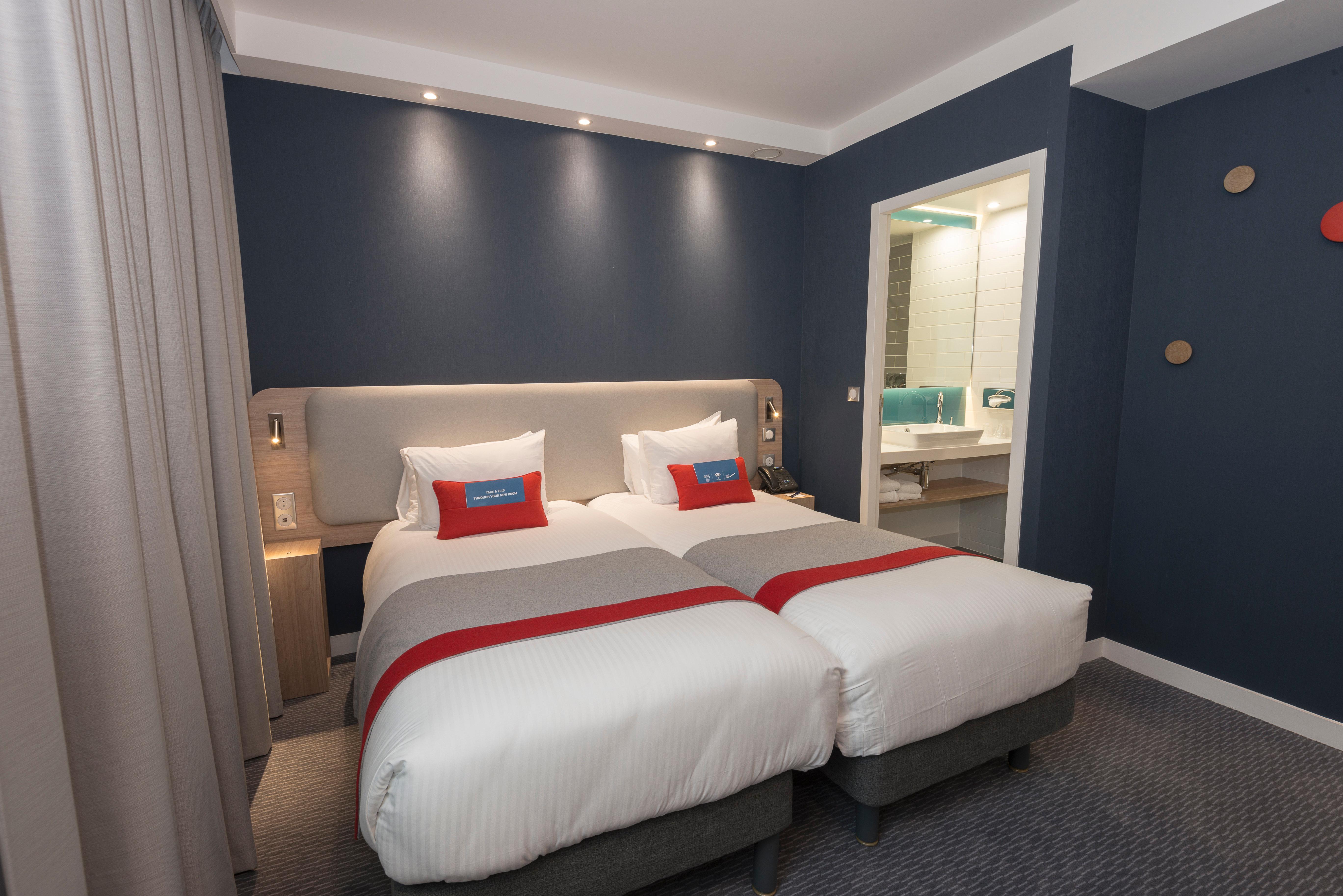 Holiday Inn Express Paris - Velizy By Ihg Exterior foto