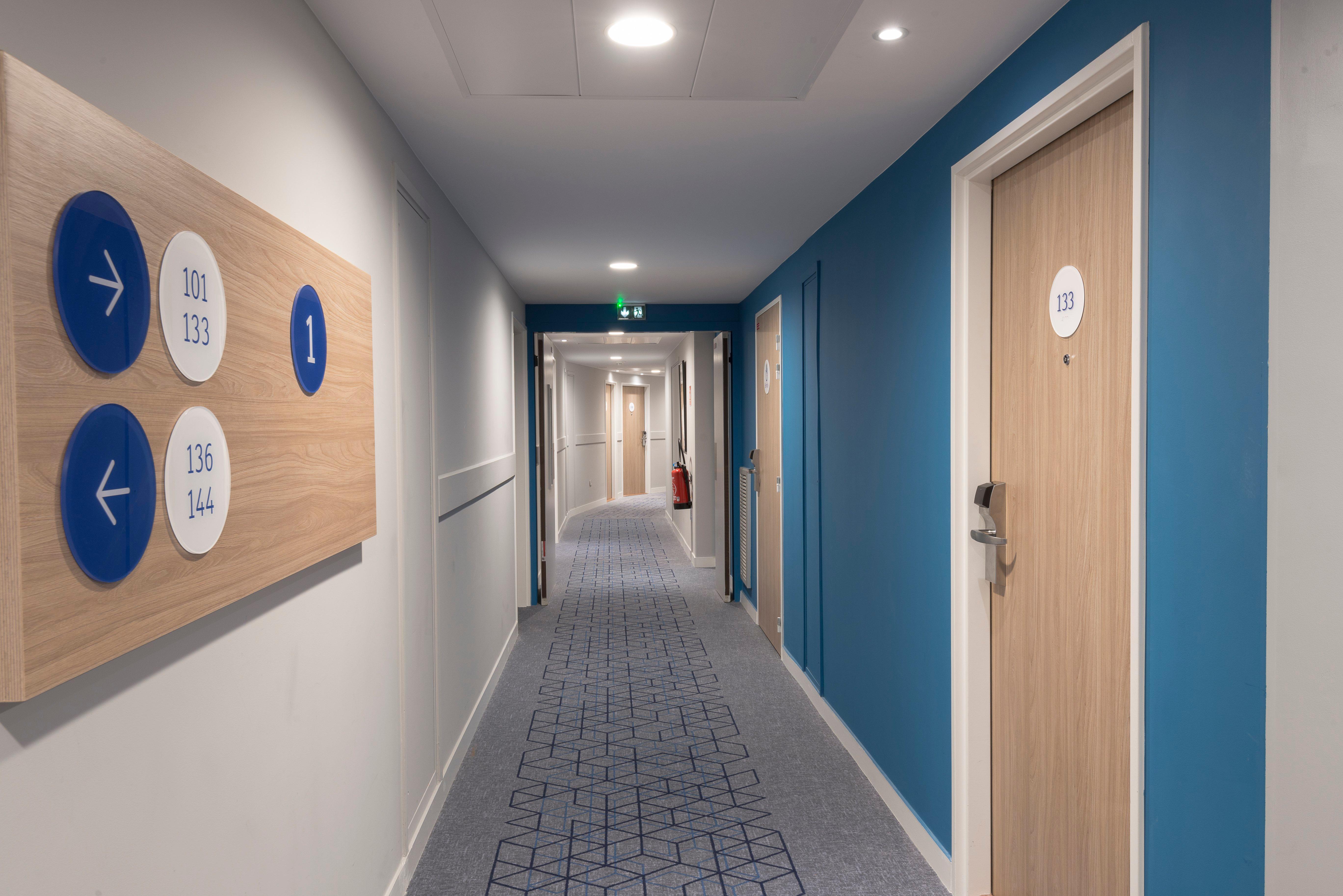 Holiday Inn Express Paris - Velizy By Ihg Exterior foto